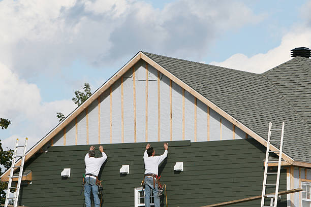 Professional Vinyl Siding technician working in Hutto, TX